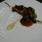 レストラン ラ・フロレゾン・ドゥ・タケウチ - ～LA PINTADE～ハーブの香るファルスを纏ったフランス産パンタードのロースト 旬の茸のフリカッセとシェリービネガーのソース 