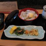 いづ重 - 日替りランチのイカ丼（2012年4月）