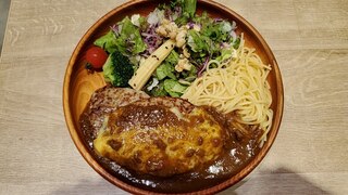 Dishers - 基本ハンバーグ＠300＋追加ハンバーグ＠350＋トッピングチーズ＠100＋ パスタ変更＠100＋パスタ用カレー＠200＋サラダ（トッピング洋食）＠300で 計@1,580全景