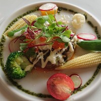 フレンチ ベイ・ビュー - 【オードブル】
                    マグロとアボカドのタルタル　トマトのクーリーとバジルソース
                    