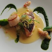 フレンチ ベイ・ビュー - 【お魚料理】
                    イサキとホタテ貝のポワレ
                    季節野菜のエチュベ　アサリ風味のバターソース
                    