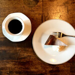 グライナリーズコーヒースタンド - ベイクドチーズケーキと珈琲のセット・950円