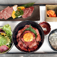 米沢牛上杉 銀座本店 - 贅沢米沢牛堪能ランチ