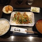 居酒屋じゅん - ランチ レバニラ炒め定食 かきフライ2個付き