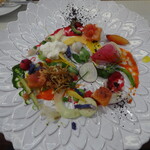 ビストロ ダイア - ノルウエーサーモンの瞬間燻製 彩り野菜のガルグイユ仕立て