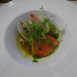 ビストロ ダイア - 千葉県産金目鯛のポワレとハマグリ アサリ、バジル、サフランのソース