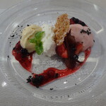 ビストロ ダイア - クレーム・ダンジュ ルパーブのコンポートとマスカルポーネアイス