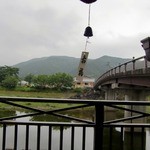 赤福 - 店内から五十鈴川を眺める