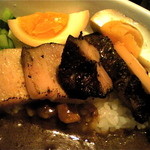 燻製カレー  くんかれ - 燻製された鶏・ベーコン・玉子