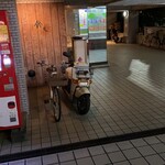 Suzuki - お店の入り口側