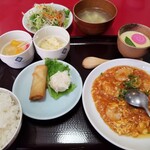 楓林 - ランチセット（エビチリ）（税込900円）スープバー、サラダバー、ライスお替りサービス付、更にコーヒー・ジャスミン茶バーも