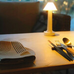 VERMICULAR RESTAURANT THE FOUNDRY - 食卓のランプはなかなか幻想的な雰囲気