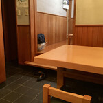 義仲 - 向こうが小上がり