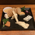 IMAIKE BARU - ・おまかせチーズ6種の盛合せ 1,200円