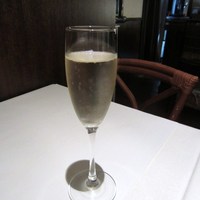 ル コルヴェール - お祝だったので乾杯はグラスシャンパンです。
