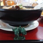 青龍 - 八宝湯麺 1060円　側面