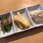 旬鮮居酒屋 やわら - お通しおひたし、メンマ、ポテサラ