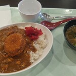 港区役所　レストランポート - メンチカツカレーライス