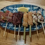 居酒屋 翔 - 左からアスパラベーコン、牛タン、つくね（塩）、ねぎま（塩）