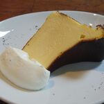 シクスバイオリエンタルホテル - バスクチーズケーキ
