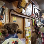 みたかや酒場 - 女将さんの背中が見切れる