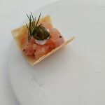 L'ORANGERIE - アトランティックサーモン♡春巻きの皮を揚げたものの上に♡