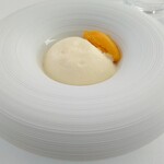 L'ORANGERIE - アヴァンデセール♡パイナップルとココナッツのムース♡マンゴーシャーベット♡マンゴーが美味しい〜♡優しいデザート