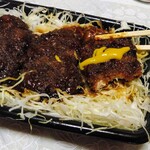 橋場食堂 - 次は、からしをつけて、パクリ、いい辛さ～、いいよ～