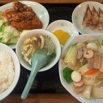 又一 - 八宝菜定食950円には色々ついてる