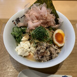 麺屋 猪一 - つきたて胡麻と鯖
      西京味噌の冷や汁そば　1,100円