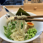 麺屋 猪一 - 昆布〆炙り鶏ちゃーしゅー
      枝豆の冷やしすり流しそば