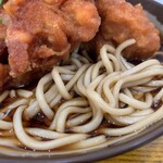 弥生軒 - 唐揚(2ヶ)そば 麺アップ