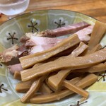 鶏の骨 - レモンサワーのおつまみ