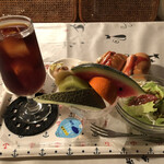 ヒロミ - 別途150円のホットドックにフルーツ盛り合わせのモーニングセット500円。