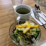 喫茶＆ミニショップ コッペ - 喫茶＆ミニショップ コッペ　ナポリタンにはサラダとスープが付きます　わかめスープでした(笑)