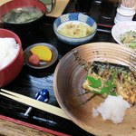 Ajidokoro Nakajima - 5定/550円定食。　ご飯、味噌汁、酢の物、野菜の煮つけ、サバ塩焼き