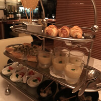 DINING 六区 - 三段トレーのお口取り
                    ３種類選びます