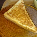 ケーキとコーヒーのお店 木音 - トースト オリジナルアーモンド