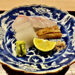 道人 - お造り〜明石の真鯛、長崎のケンサキイカ、イカ耳の胡麻和え。生の塩雲丹を調味料に使う贅沢さ。