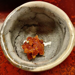 道人 - 浜で生のまま塩雲丹にしたもの。アルコール漬けとはまるで違うワイルドな風味。