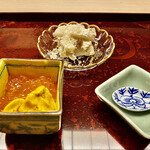 道人 - 雲丹とイクラご飯、蟹身と梨の白和え～新筋子に名残りの由良の赤雲丹、大好きな嬉しい赤雲丹の下には酢飯。蟹の身と梨に胡桃を削った白和えとは何とも想像し得ない初めての料理。これには驚いた。