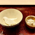 道人 - 金ぴかの釜で炊きあげられた煮えばなをちりめんじゃこで頂きます。