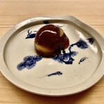 道人 - 和菓子～空を飛ぶ初雁、葛が夜空をイメージ。漉し餡に黒砂糖。九月の定番和菓子。