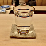 道人 - お水を入れたコップも高いバカラを使われている。なぜなら、飾るよりもお客様に接して頂きたいから・・・サラッと、女将さん。