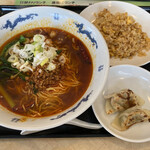 Shisen Fuu Chuuka Kasumi - 2020年9月平日ランチ　重慶麻辣麺と四川炒飯セット(餃子・アイスコーヒー付)¥700