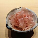 鮨 唐島 - たまごかけご飯に削り節を乗せて