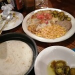 マイクス - 揚げたチキンのモントレーファフィータは１３７０円(税別)  トルティーヤが２枚。