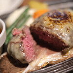 ミート矢澤 - 中から肉汁が溢れ出る...