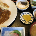 蔵八 - 日替わり鮭フライ定食（自家製ソース）