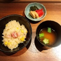 日本料理 斗南 - トウモロコシごはんと漬物、お味噌汁。